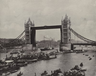 El Puente de la Torre, mirando al este (foto en blanco y negro) de English Photographer