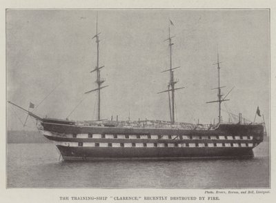 El barco de entrenamiento Clarence, recientemente destruido por un incendio de English Photographer