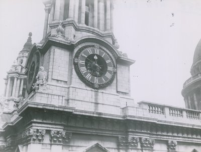 El reloj de la Catedral de St Pauls de English Photographer