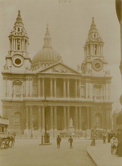 La fachada de la Catedral de St Pauls de English Photographer