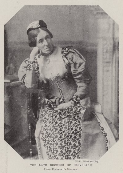 La difunta duquesa de Cleveland, madre de Lord Rosebery de English Photographer