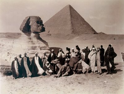 Turistas visitando la Esfinge en Giza de English Photographer