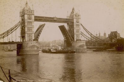 Puente de la Torre, Londres de English Photographer