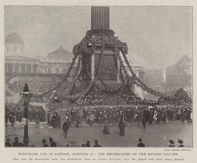 El Día de Trafalgar en Londres, 21 de octubre, las decoraciones de la columna de Nelson de English Photographer