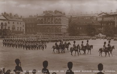 Trooping of the colour en el Horse Guards Parade, Londres (foto b/n) de English Photographer