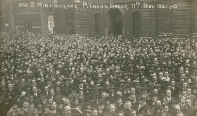 Dos minutos de silencio en Mansion House, Londres, 11 de noviembre de 1921 de English Photographer