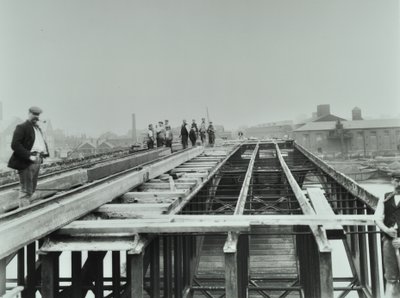 Vauxhall Bridge: demolición, 1898 de English Photographer