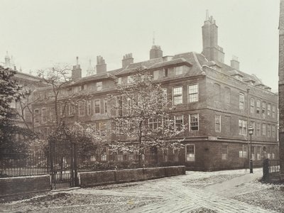Vista de Clifford Inn, Ciudad de Londres, 1885 de English Photographer