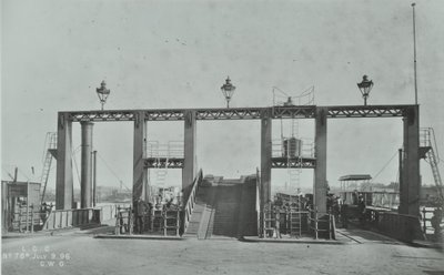 Vista del Woolwich Ferry, 1896 de English Photographer