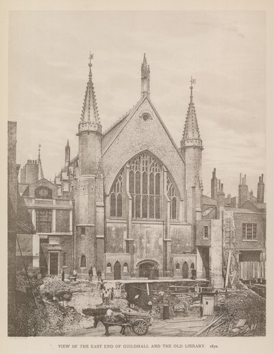 Vista del extremo este del Guildhall, Londres, y la antigua biblioteca, 1870 de English Photographer