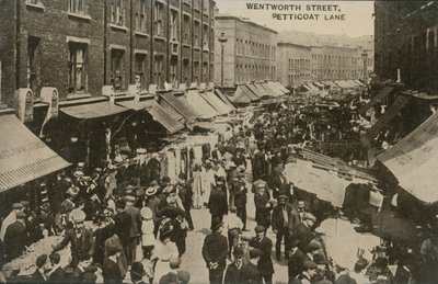 Wentworth Street, Petticoat Lane, Londres de English Photographer