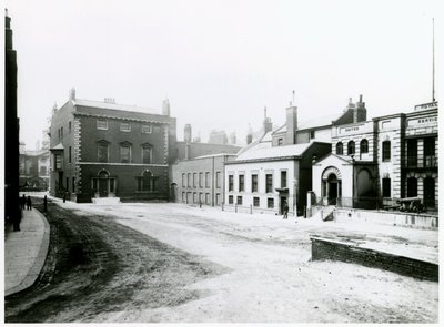 Whitehall Court o Yard, Vanbrugh House, demolido en 1898 de English Photographer