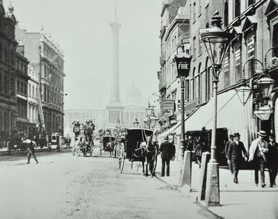 Whitehall, Westminster: Whitehall mirando hacia Trafalgar Square, 1895 de English Photographer