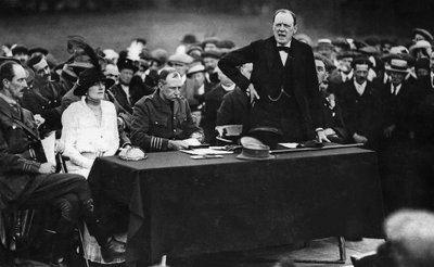 Winston Churchill durante un discurso en Enfield, Inglaterra de English Photographer