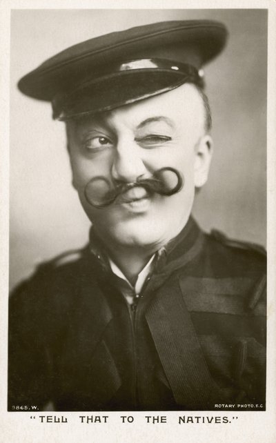 Mujer en uniforme y con bigote de English Photographer