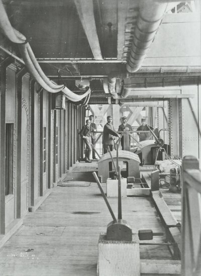 Woolwich Ferry: plataforma de palanca hidráulica del pontón norte, 1896 de English Photographer