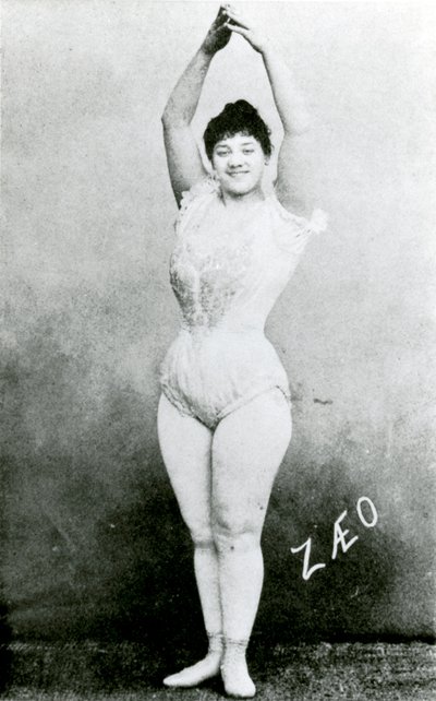 Zaeo, la artista de trapecio de English Photographer