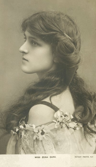 Zena Dare, actriz y cantante inglesa de teatro de English Photographer