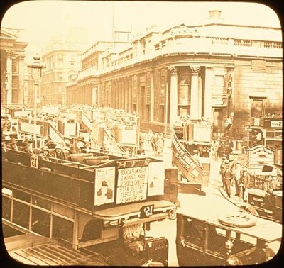 Banco de Inglaterra y la Bolsa Real, Londres de English Photographer English Photographer