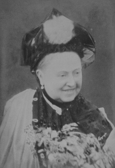 Retrato de jubileo de la reina Victoria riendo, 21 de junio de 1887 de English School