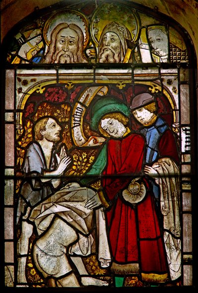 Un panel en la ventana este que representa las Obras de Misericordia: vestir al desnudo; también algunas cabezas finamente restauradas de English School