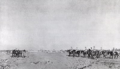 Una patrulla de los 14º Húsares con el Oficial al mando Teniente Coronel R.W. Hewitt DSO acercándose para aceptar la rendición turca en la rendición de Kazimain, 11 de marzo de 1917, publicado c.1918 de English School