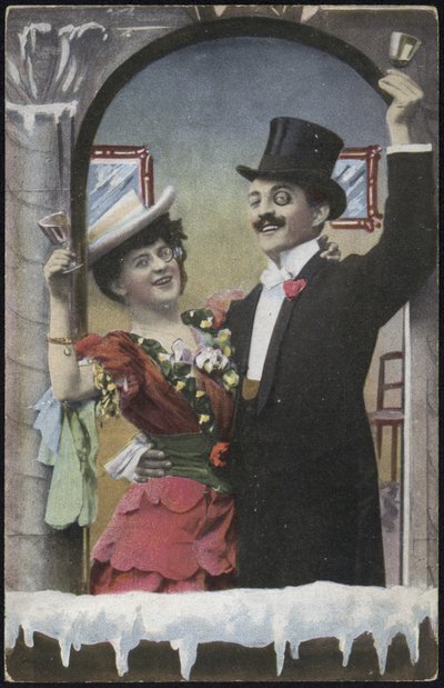 Una pareja bien vestida riendo de English School