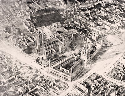 Vista aérea de Ypres en 1915 después de las primeras y segundas batallas de Ypres, de 