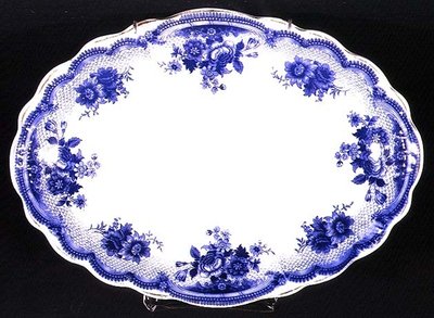 Plato de Staffordshire con patrón Albertoli, c.1860 de English School