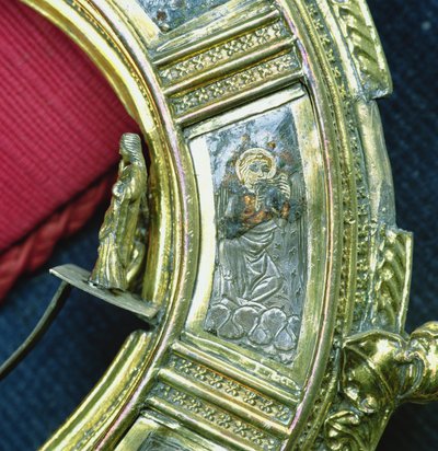 Ángel tocando la trompeta, detalle del báculo de William of Wykeham (c.1320-1404) (plata dorada y esmalte champlevé) de English School