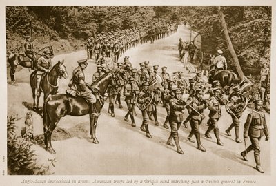 Hermandad anglosajona en armas: Tropas americanas lideradas por una banda británica desfilando frente a un general británico en Francia de English School