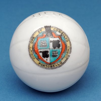 Recuerdo armorial miniatura de fútbol con transferencia del escudo de Portobello de English School
