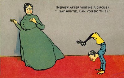 Niño realizando una hazaña gimnástica para consternación de su tía de English School