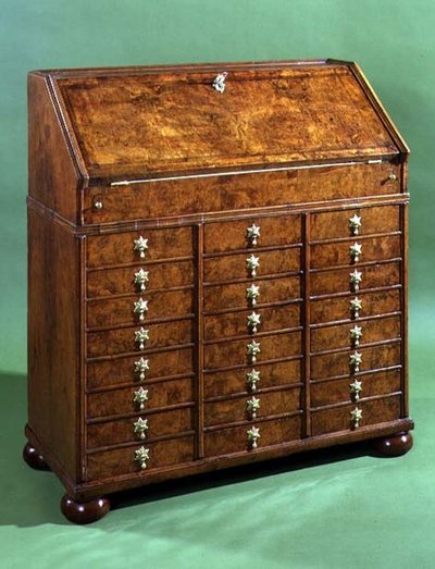 Gabinete con muchos cajones pequeños y pies de bola, c.1710 de English School