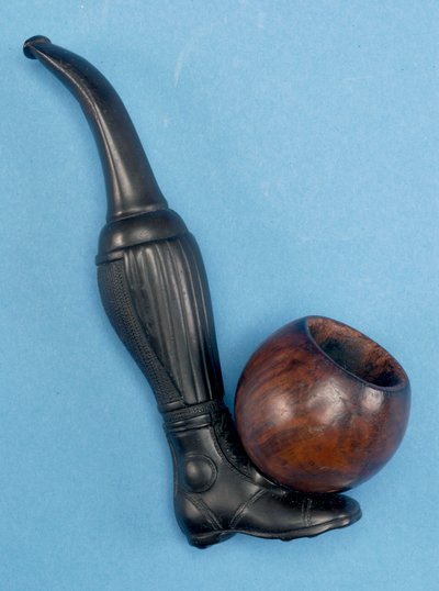 Pipa de composición con tallo en forma de pierna y cuenco desmontable de madera de English School