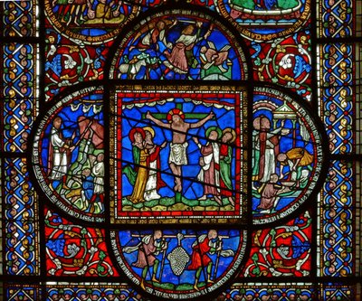 (detalle) de la ventana este de la Capilla de la Trinidad que representa la Crucifixión y cuatro paneles circundantes de English School