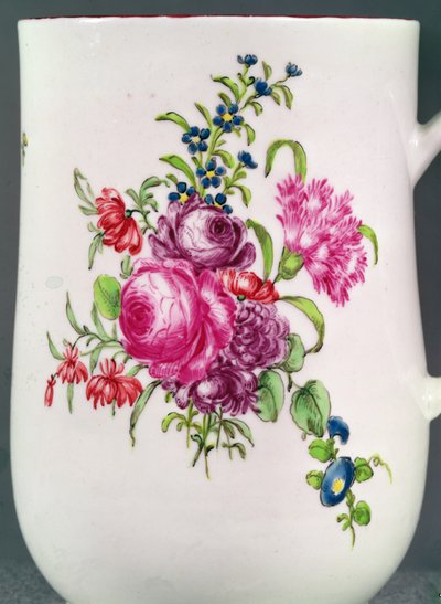 Detalle de la decoración de la taza Longton Hall Trembly Rose, c.1755 de English School