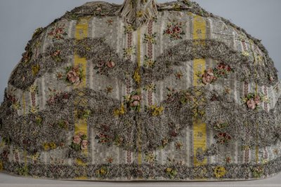 Mantua de muñeca de moda (falda) de English School