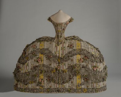 Manto de muñeca de moda de English School