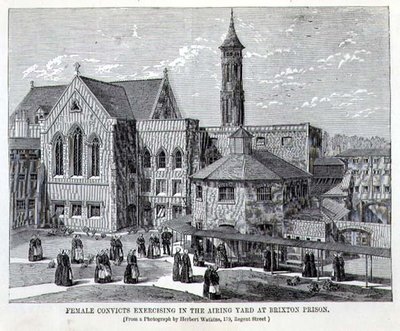 Reclusas ejercitándose en el patio de Brixton Prison, de 