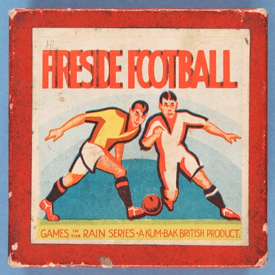 Juego de fútbol junto a la chimenea de English School