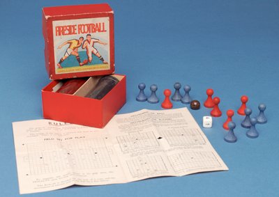 Juego de fútbol junto a la chimenea de English School