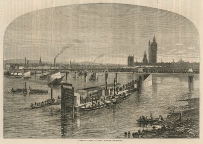 Vista general del Puente Ferroviario de Charing Cross de English School
