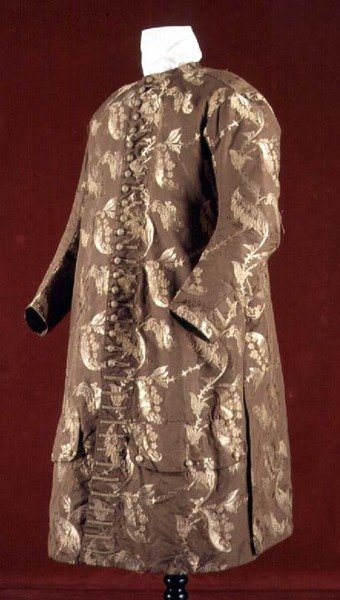Abrigo de brocado dorado, c.1700-10 de English School