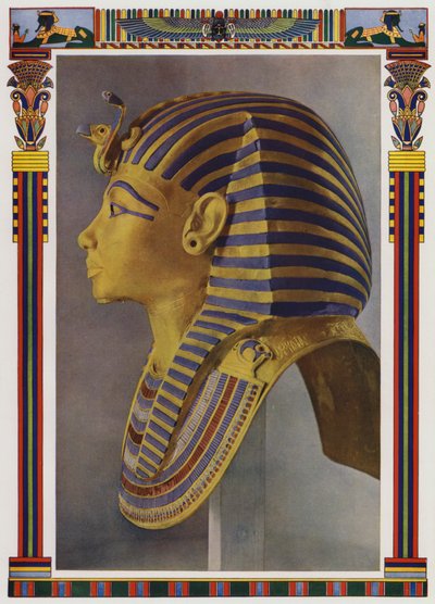 Máscara retrato de oro de la momia de Tutankamón, descubierta en la tumba del faraón por Howard Carter en 1922 (litografía en color). de English School
