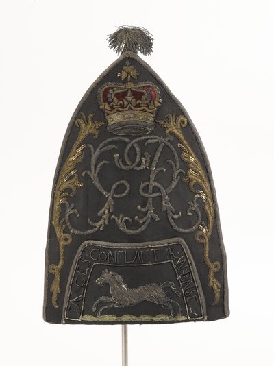 Gorra de granadero, Batallón Sur, Milicia de Hampshire, usada por el teniente J B Harrison de English School