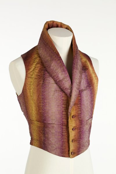 Chaleco de cuello alto con rayas verticales tejidas en colores desvanecidos de púrpura, bronce y amarillo, c.1840 de English School