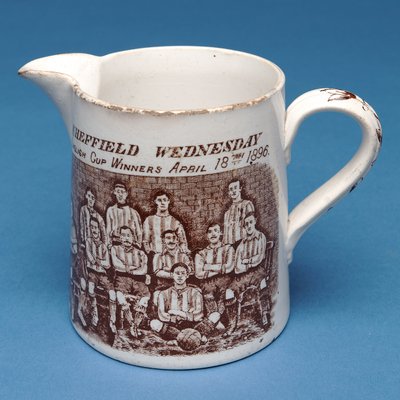 Jarra decorada con el equipo de Sheffield Wednesday, 1896 de English School