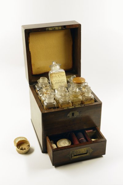 Botiquín utilizado por Florence Nightingale durante la Guerra de Crimea, 1854-56 de English School