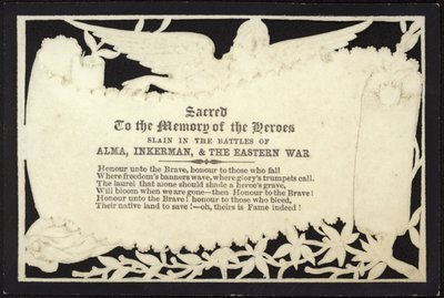 Tarjeta conmemorativa a la memoria de los héroes caídos en la guerra de English School